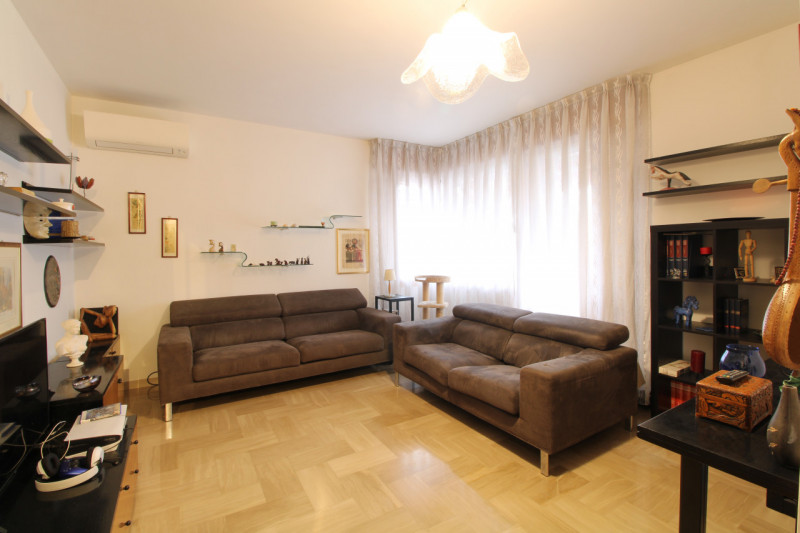 SANT'AGOSTINO: situato nel cuore del quartiere in zona residenziale e a pochi passi da tutti i pr...