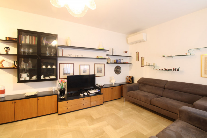 SANT'AGOSTINO: situato nel cuore del quartiere in zona residenziale e a pochi passi da tutti i pr...