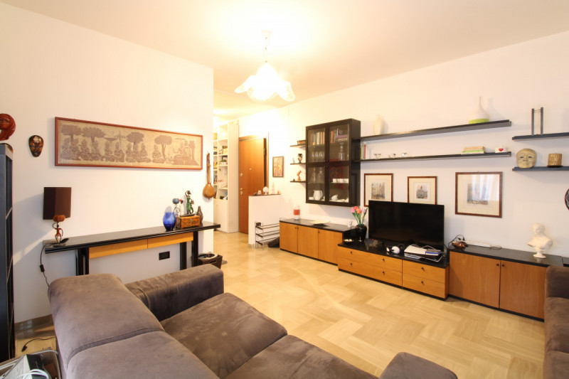 SANT'AGOSTINO: situato nel cuore del quartiere in zona residenziale e a pochi passi da tutti i pr...