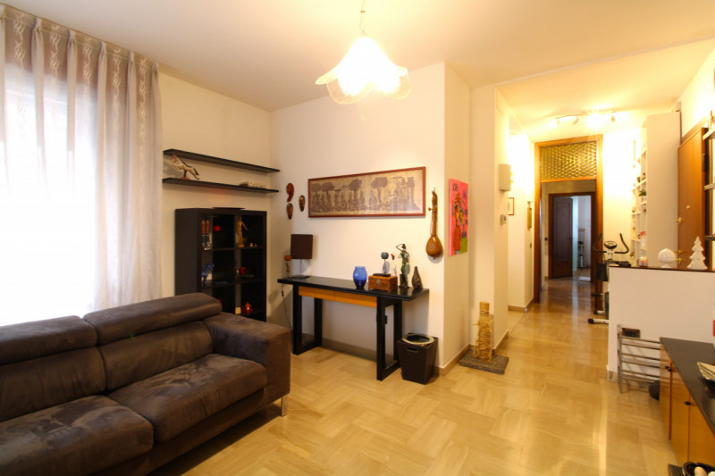 SANT'AGOSTINO: situato nel cuore del quartiere in zona residenziale e a pochi passi da tutti i pr...