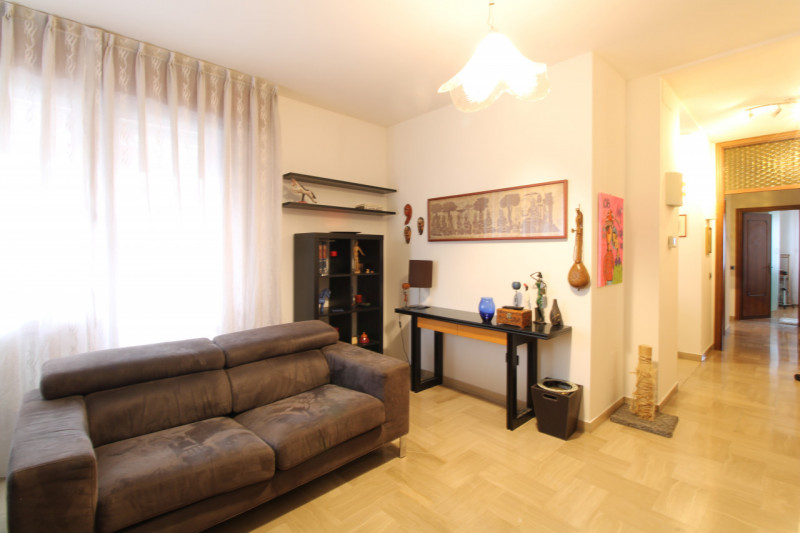 SANT'AGOSTINO: situato nel cuore del quartiere in zona residenziale e a pochi passi da tutti i pr...