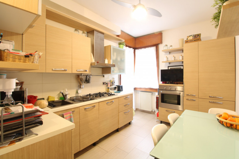 SANT'AGOSTINO: situato nel cuore del quartiere in zona residenziale e a pochi passi da tutti i pr...