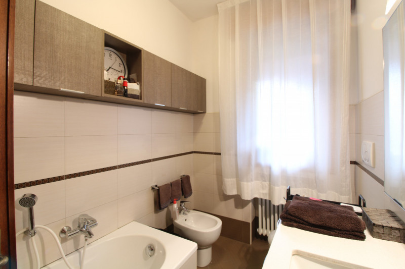 SANT'AGOSTINO: situato nel cuore del quartiere in zona residenziale e a pochi passi da tutti i pr...