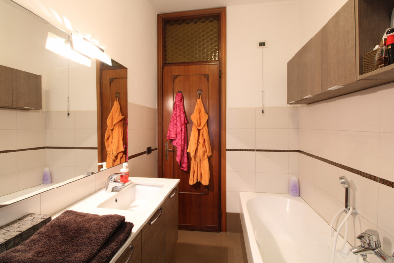 SANT'AGOSTINO: situato nel cuore del quartiere in zona residenziale e a pochi passi da tutti i pr...