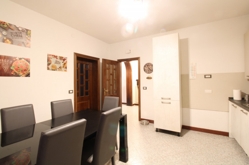 CARPANEDO: situata in quartiere residenziale, porzione di bifamiliare di recente ristrutturazione...