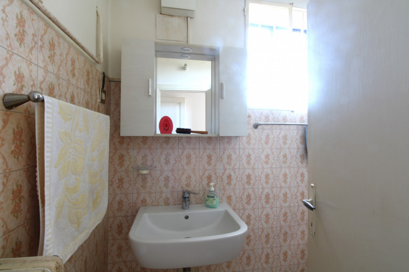 FERRI: casa semindipendente disposta su un unico livello al piano terra.

L'abitazione dispone di...