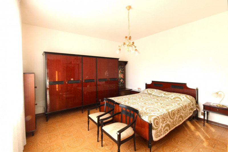 FERRI: casa semindipendente disposta su un unico livello al piano terra.

L'abitazione dispone di...