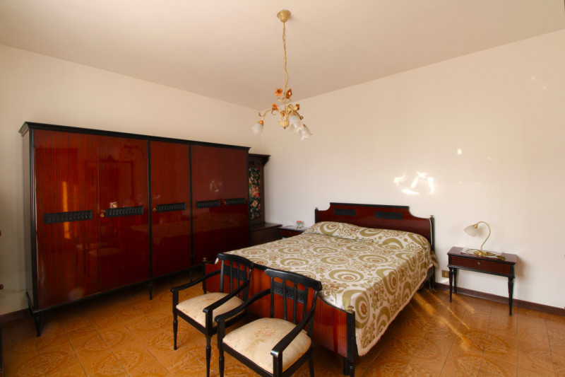 FERRI: casa semindipendente disposta su un unico livello al piano terra.

L'abitazione dispone di...