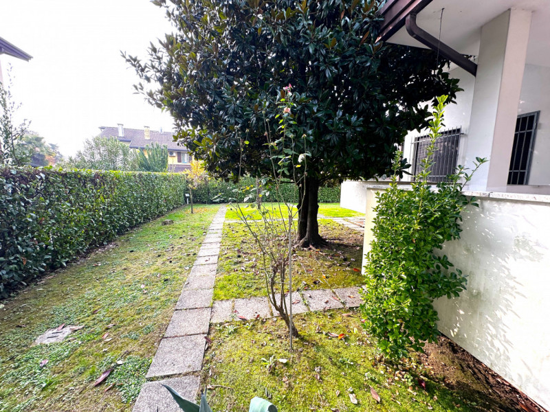 SANT'AGOSTINO: situata nel cuore del quartiere a pochi passi da tutte le principali vie di comuni...