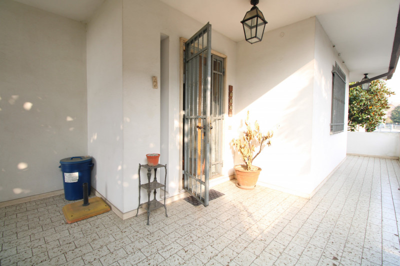 SANT'AGOSTINO: situata nel cuore del quartiere a pochi passi da tutte le principali vie di comuni...