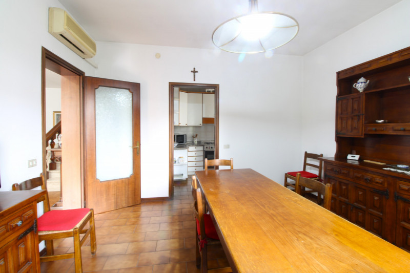 SANT'AGOSTINO: situata nel cuore del quartiere a pochi passi da tutte le principali vie di comuni...