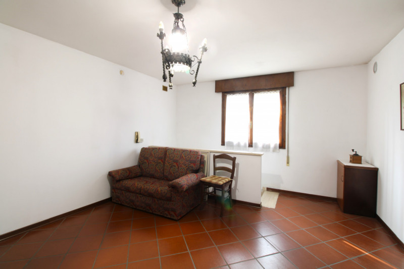 SANT'AGOSTINO: situata nel cuore del quartiere a pochi passi da tutte le principali vie di comuni...