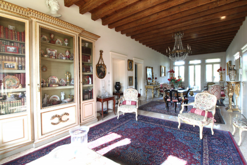 MANDRIOLA: situato all'interno di 'Villa Foscolo', edificata ai primi del XVI secolo, una delle d...