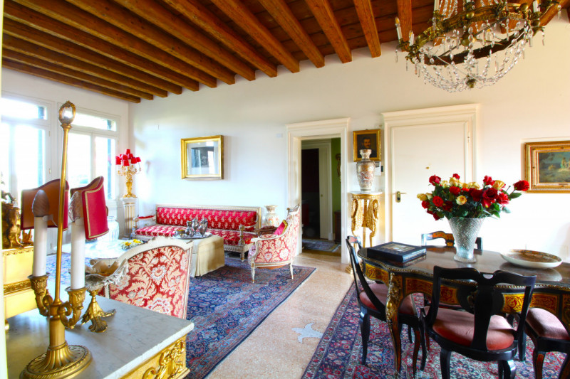 MANDRIOLA: situato all'interno di 'Villa Foscolo', edificata ai primi del XVI secolo, una delle d...