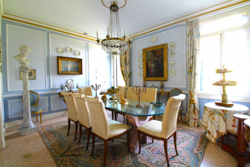 MANDRIOLA: situato all'interno di 'Villa Foscolo', edificata ai primi del XVI secolo, una delle d...