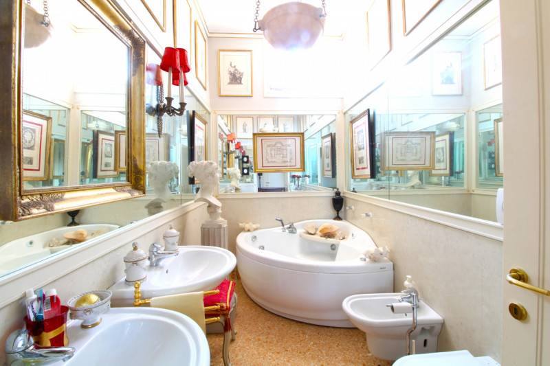 MANDRIOLA: situato all'interno di 'Villa Foscolo', edificata ai primi del XVI secolo, una delle d...