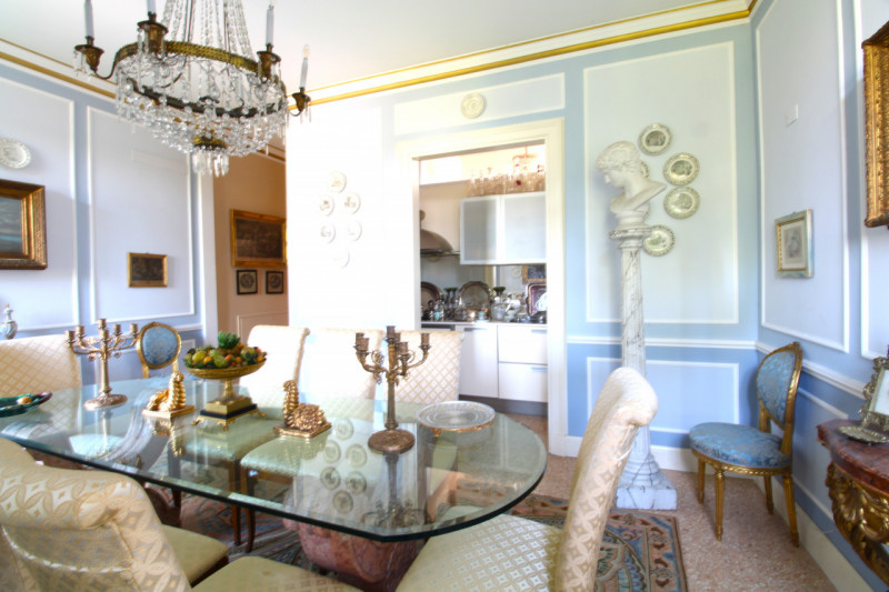 MANDRIOLA: situato all'interno di 'Villa Foscolo', edificata ai primi del XVI secolo, una delle d...