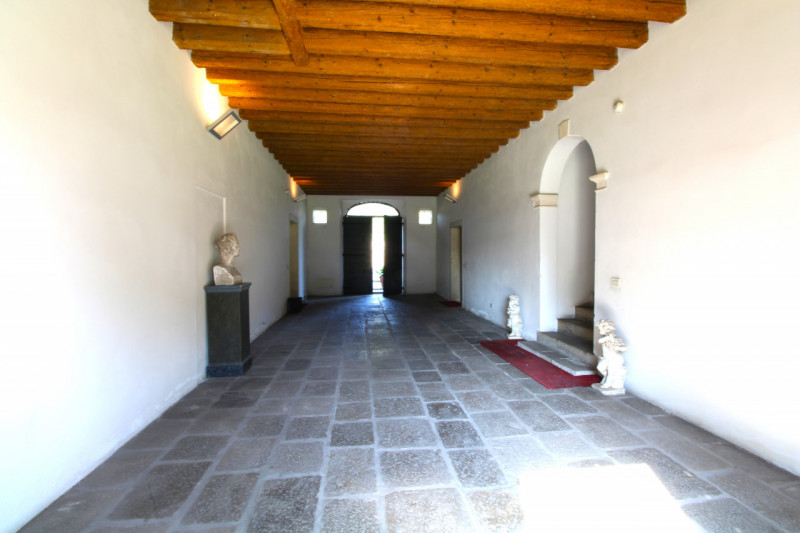 MANDRIOLA: situato all'interno di 'Villa Foscolo', edificata ai primi del XVI secolo, una delle d...