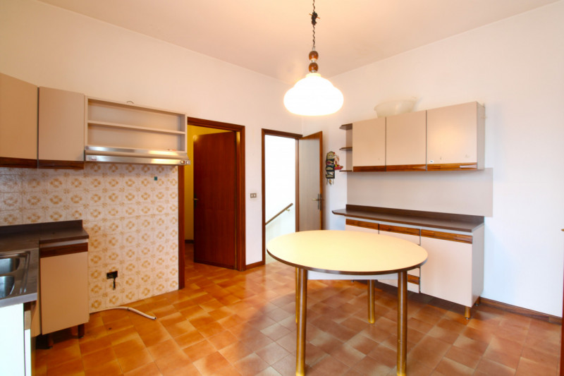 ALBIGNASEGO: a circa un paio di chilometri dal centro di Albignasego, porzione di bifamiliare deg...