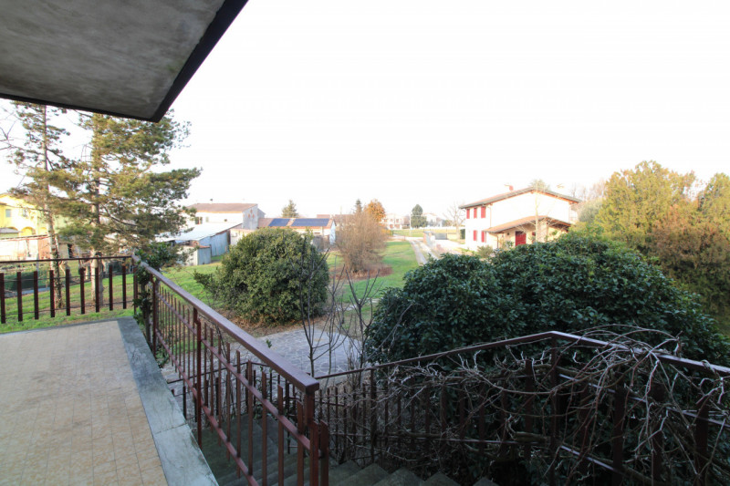 ALBIGNASEGO: a circa un paio di chilometri dal centro di Albignasego, porzione di bifamiliare deg...