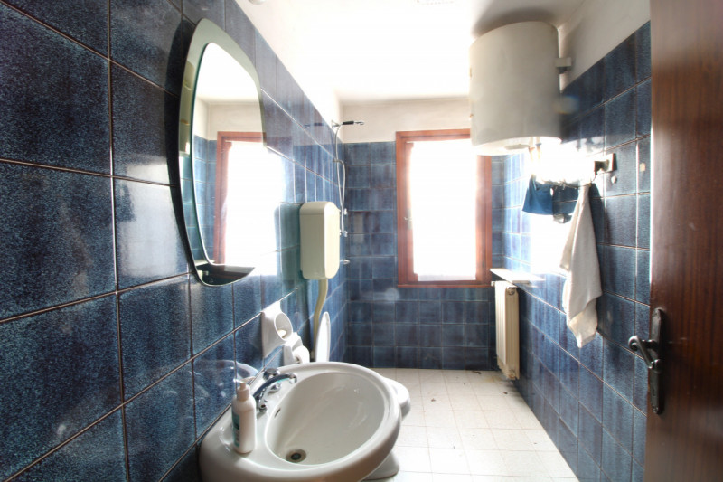 ALBIGNASEGO: a circa un paio di chilometri dal centro di Albignasego, porzione di bifamiliare deg...