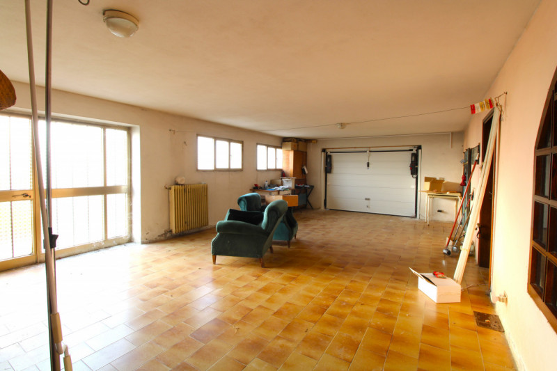 ALBIGNASEGO: a circa un paio di chilometri dal centro di Albignasego, porzione di bifamiliare deg...