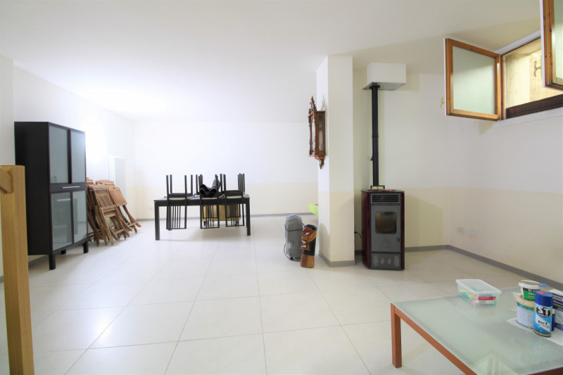 SANT'AGOSTINO: situato in zona residenziale nel cuore del quartiere, appartamento al piano terra ...