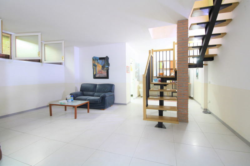 SANT'AGOSTINO: situato in zona residenziale nel cuore del quartiere, appartamento al piano terra ...