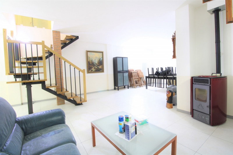 SANT'AGOSTINO: situato in zona residenziale nel cuore del quartiere, appartamento al piano terra ...