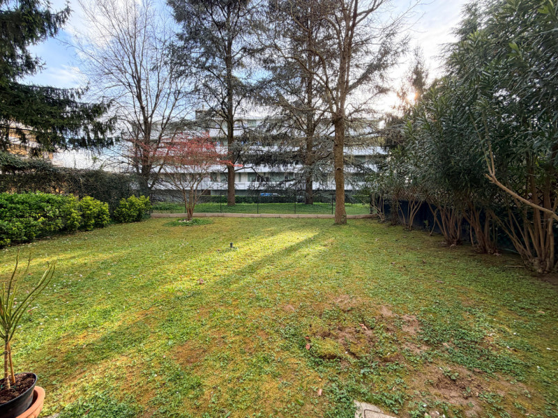 SANT'AGOSTINO: situato in zona residenziale nel cuore del quartiere, appartamento al piano terra ...