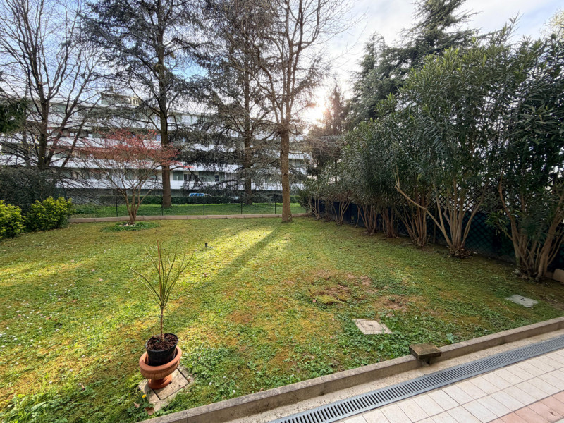 SANT'AGOSTINO: situato in zona residenziale nel cuore del quartiere, appartamento al piano terra ...