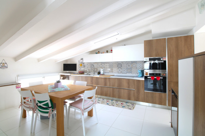 ALBIGNASEGO: appartamento situato al terzo ed ultimo piano, in condominio ristrutturato completam...