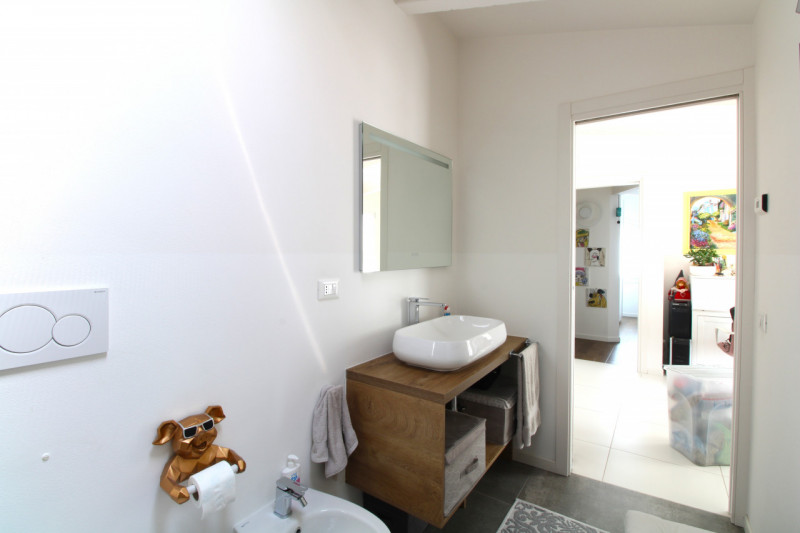 ALBIGNASEGO: appartamento situato al terzo ed ultimo piano, in condominio ristrutturato completam...