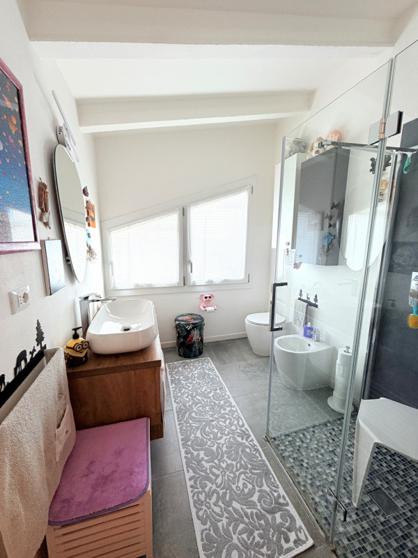 ALBIGNASEGO: appartamento situato al terzo ed ultimo piano, in condominio ristrutturato completam...
