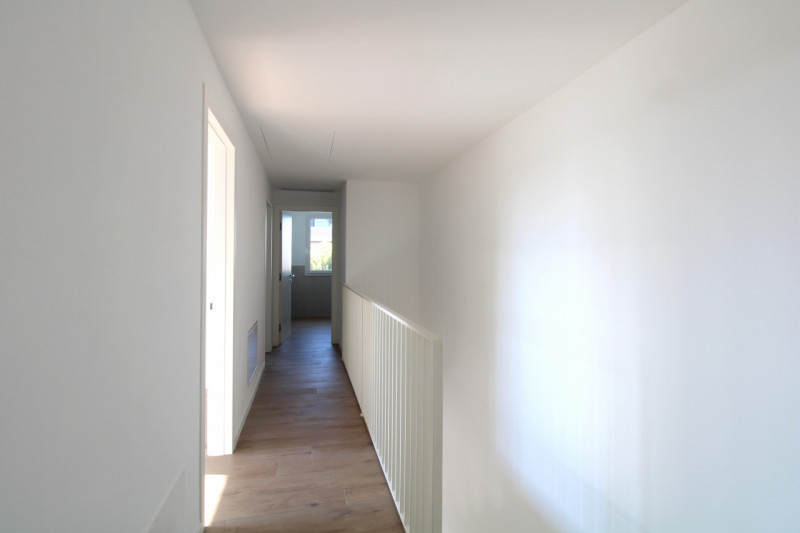 SAN LORENZO: Porzione centrale di trifamiliare disposta su tre livelli.

Situata a pochi passi da...