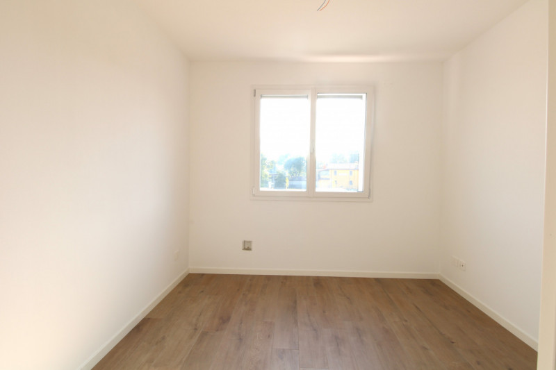 SAN LORENZO: Porzione centrale di trifamiliare disposta su tre livelli.

Situata a pochi passi da...