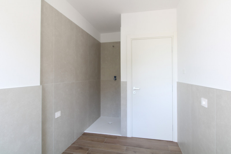 SAN LORENZO: Porzione centrale di trifamiliare disposta su tre livelli.

Situata a pochi passi da...