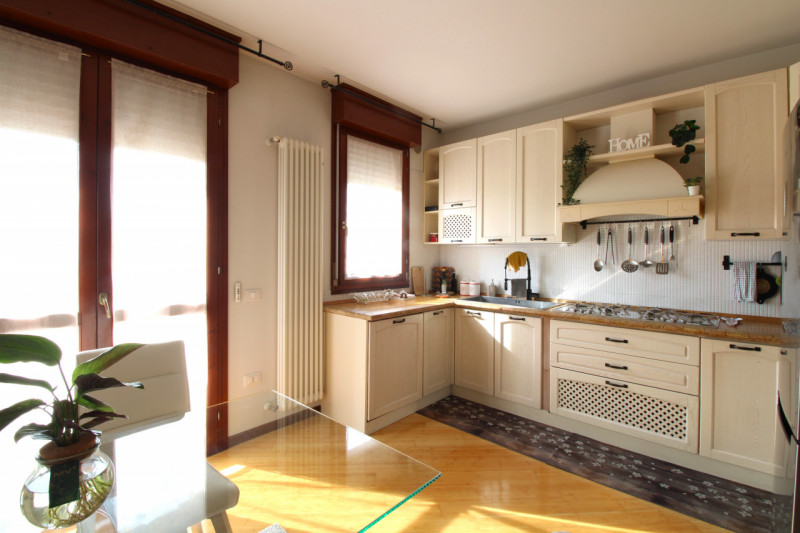 SAN GIACOMO: situato in quartiere residenziale a pochi passi da parchi e da tutti i principali se...