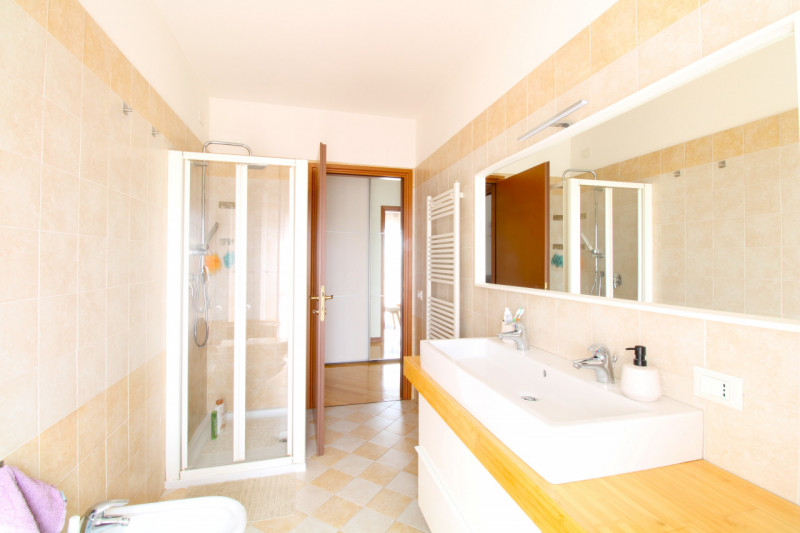 SAN GIACOMO: situato in quartiere residenziale a pochi passi da parchi e da tutti i principali se...