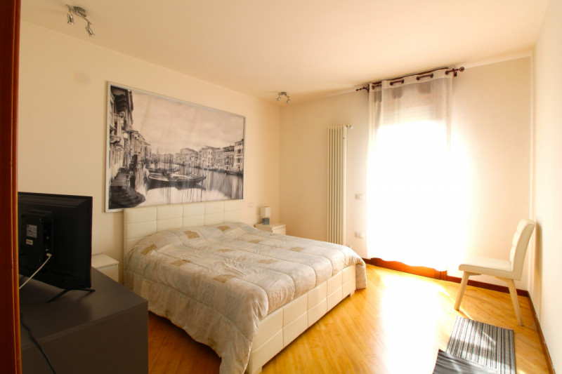 SAN GIACOMO: situato in quartiere residenziale a pochi passi da parchi e da tutti i principali se...