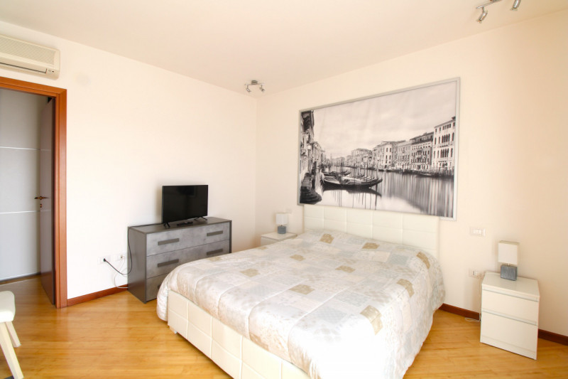 SAN GIACOMO: situato in quartiere residenziale a pochi passi da parchi e da tutti i principali se...