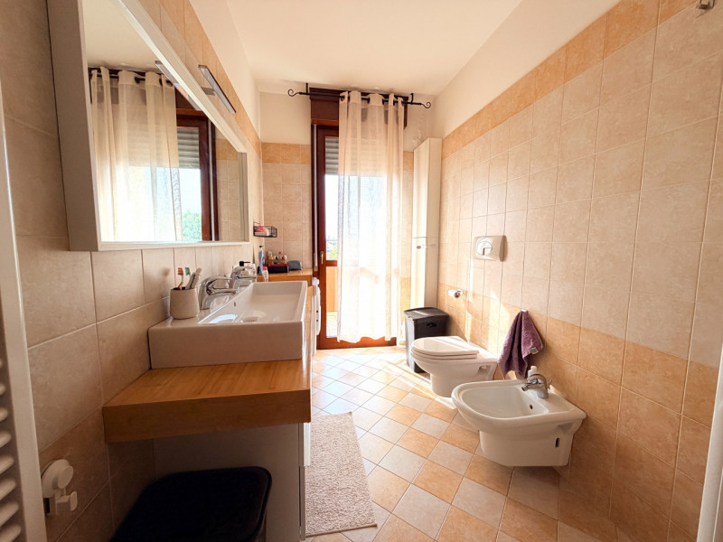 SAN GIACOMO: situato in quartiere residenziale a pochi passi da parchi e da tutti i principali se...