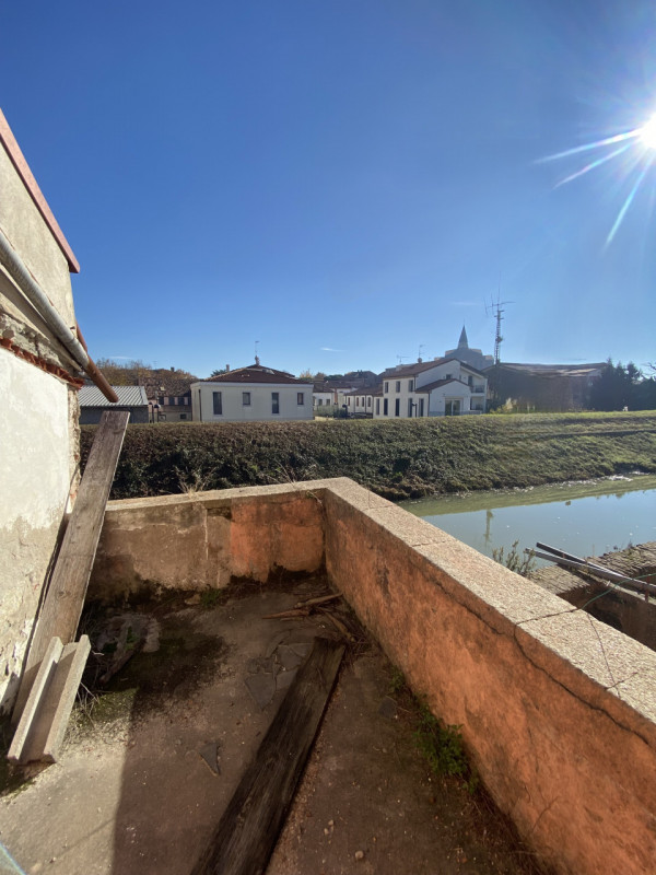 MONSELICE: nel cuore del centro del paese, si propone casa semindipendente completamente da ristr...