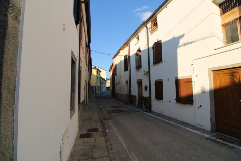 MONSELICE: nel cuore del centro del paese, si propone casa semindipendente completamente da ristr...