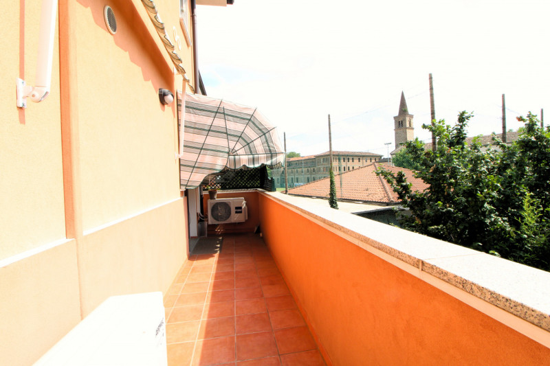 MONSELICE: scopri questo incantevole appartamento duplex situato nella tranquilla e ricercata zon...