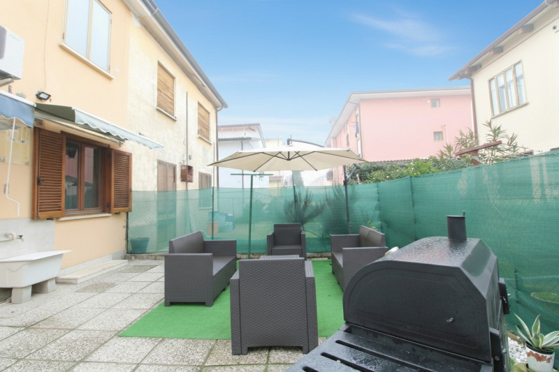 MONSELICE: proponiamo in vendita un appartamento trilocale di 86 mq situato al piano terra nel cu...