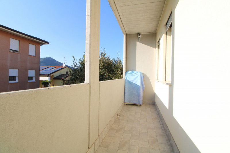 MONSELICE: nel quartiere di Costa Calcinara, in una zona comoda a tutti i servizi, si propone app...