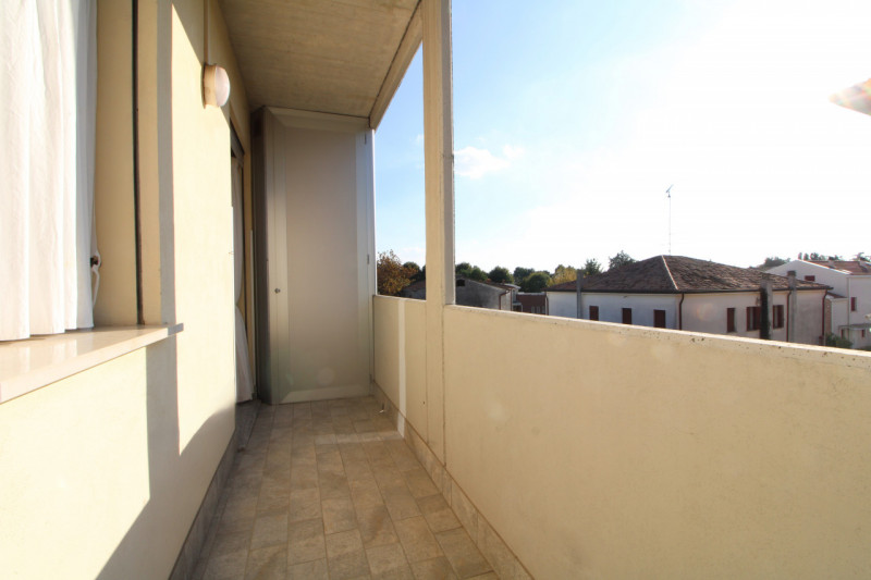 MONSELICE: nel quartiere di Costa Calcinara, in una zona comoda a tutti i servizi, si propone app...