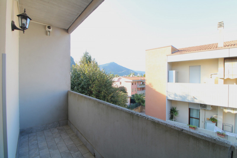 MONSELICE: nel quartiere di Costa Calcinara, in una zona comoda a tutti i servizi, si propone app...