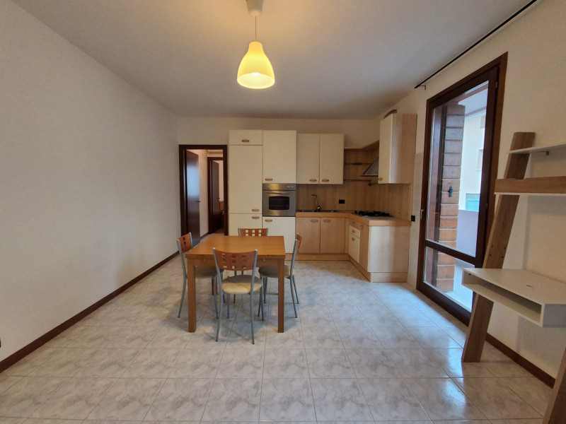 MONSELICE: in contesto tranquillo e comodo al centro del paese, appartamento al primo piano arred...